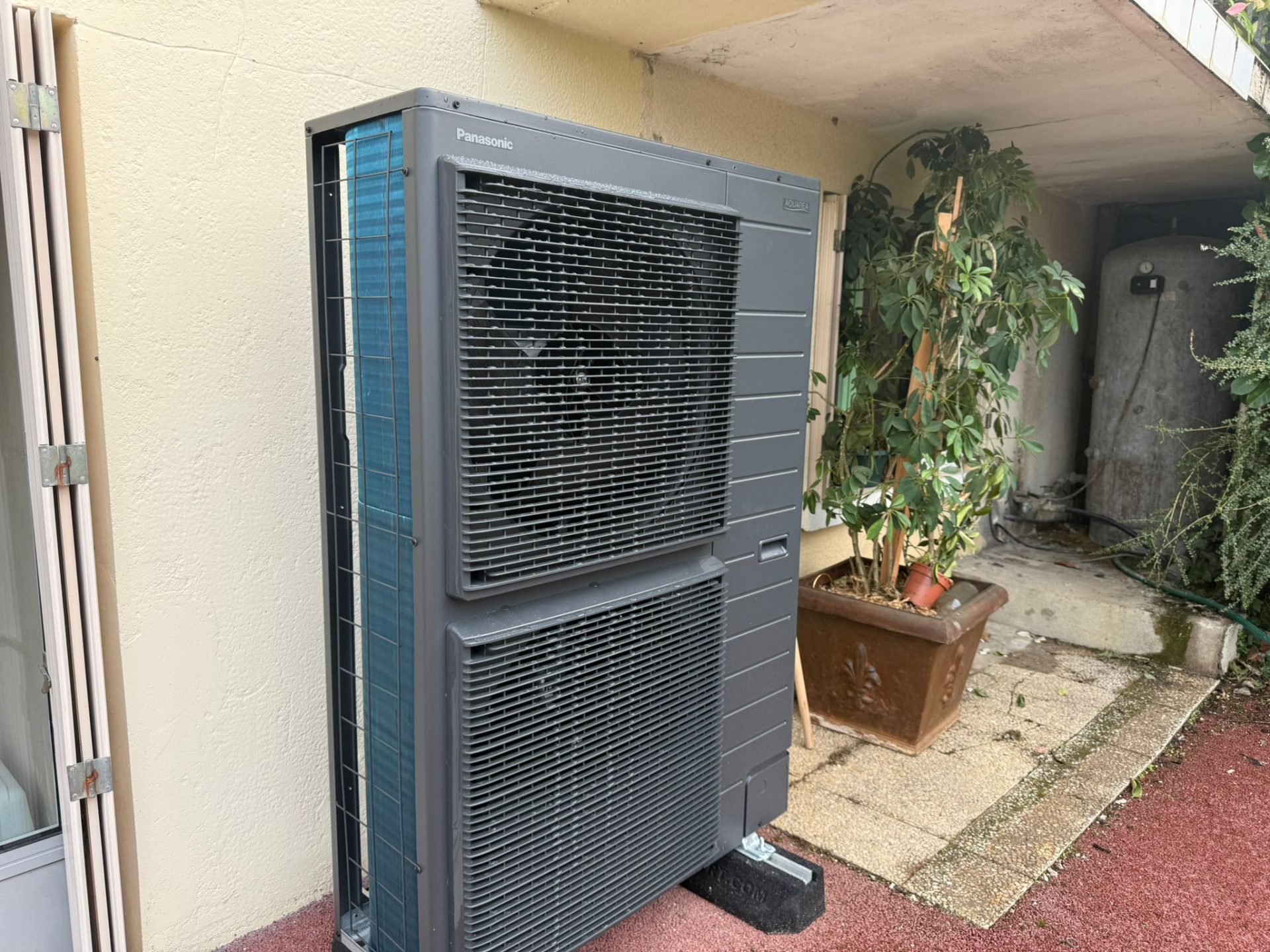 Une pompe à chaleur installée chez un client par nos équipes